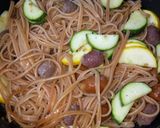Hình bước làm 4 của món Mì Ý Củ Dền Xúc Xích Chorizo