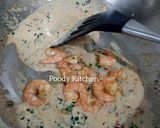 Foto langkah ke 5 dari resep Tuscan Shrimp Pasta.
