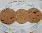 A picture of step 5 of Bran flour roti.
