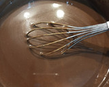 Foto del paso 5 de la receta: Tarta 3 chocolates con base de galleta y turrón 🍫🥄🍫