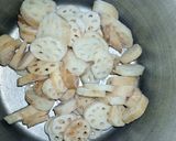A picture of step 1 of Potato Sauce Lotus Root Chaat.