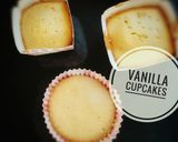 Foto langkah ke 5 dari resep Vanilla Cupcakes ala Crafty Science.