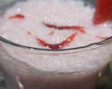 A picture of step 4 of Strawberry milkshake.