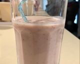 Foto langkah ke 2 dari resep Strawberry Smoothie.