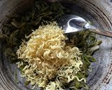 Foto langkah ke 4 dari resep Oseng Kangkung Sungai.