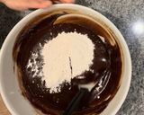 Foto langkah ke 5 dari resep So Moist Chocolate Muffins.