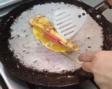 A picture of step 4 of Cheesey Lettuce Omelette.