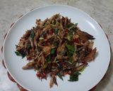 Foto langkah ke 4 dari resep Tumis Ikan Tongkol Suir.