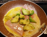 Foto del paso 2 de la receta: Tortilla de jamón york y aguacate
