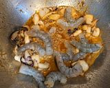 Foto del paso 3 de la receta: Spaguetini, langostinos y sepia con cacahuetes
