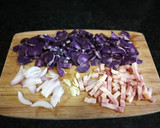 Foto del paso 1 de la receta: Huevos sobre patata azules con bacon y queso Gouda