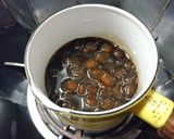 A picture of step 4 of Tiger Stripe Brown Sugar Milk with Pearls.