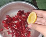 Foto langkah ke 2 dari resep Kue Strawberry dengan Selai Homemade.
