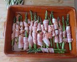Foto del paso 3 de la receta: Espárragos verdes con bacon y queso fundido 🥓🧀