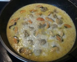 Foto del paso 6 de la receta: Fetuccini nero con salsa de mariscos