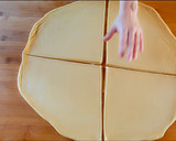 Foto del passaggio 8 della ricetta Cornetti sfogliati