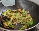 Foto langkah ke 6 dari resep Tumis Bunga Turi Cabe Gendot.