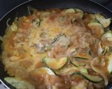 Foto del paso 3 de la receta: Calabacines🥘🧀guisados🍅con crema y queso🥘🧀🥛