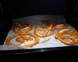 Foto del passaggio 21 della ricetta Bretzel senza glutine
