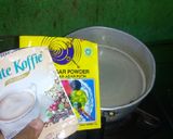 Foto langkah ke 4 dari resep Puding marie biskuit lapis kopi coklat.