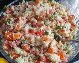 Foto del paso 3 de la receta: Ensalada de cuscús y palitos de surimi