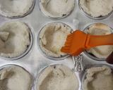 A picture of step 7 of Baked pasta cups.