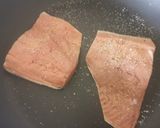 Foto del paso 1 de la receta: Pasta fideuá con salmón