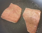 Foto del paso 1 de la receta: Pasta fideuá con salmón