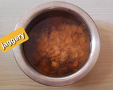 A picture of step 2 of Tamarind dates chutney.