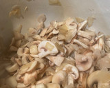 Foto del paso 1 de la receta: Potaje de garbanzos con setas y coliflor