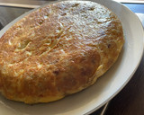 Foto del paso 7 de la receta: Tortilla de patata rellena de jamón york y queso