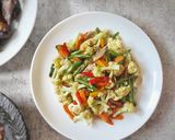 Foto langkah ke 4 dari resep 22. Tumis Pelangi (Kembang Kol, Wortel, Buncis).