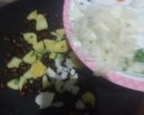 A picture of step 3 of Tawa Papar crispy chaat.