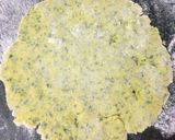 A picture of step 5 of Makka methi paratha.