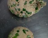 A picture of step 4 of Spring onion paranthe.