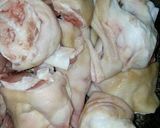 Hình bước làm 1 của món Móng giò hầm nước dừa