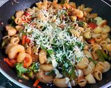 A picture of step 4 of Cheesy Veg Soya Macaroni Pasta.
