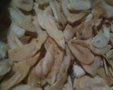 Foto langkah ke 4 dari resep Bawang Putih Goreng.