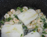 Foto del paso 4 de la receta: Bacalao con gambas 🍤 & patatas