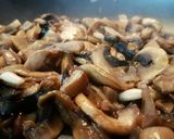 Foto del paso 5 de la receta Salteado de champiñones y shiitake