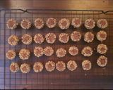 Foto langkah ke 5 dari resep Pineapple Thumbprint Cookies.