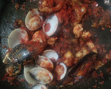 Foto del paso 4 de la receta: Guiso de lubina con marisco