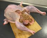 Karácsonyi egész, töltött, gesztenyés bébipulyka recept fázis 10 fotója