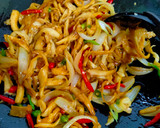 Foto langkah ke 3 dari resep Tumis Jamur Bawang Bombay.