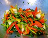Hình bước làm 2 của món Bạch tuộc xào chua ngọt