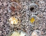 Foto del paso 1 de la receta Merluza con champiñones y salsa de cebolla con trufa