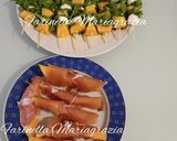 Foto del passaggio 3 della ricetta Spiedini di Cantalupo e mozzarella con rucola Cantalupo e crudo