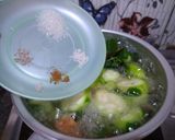 Foto langkah ke 3 dari resep Bening Bayam Oyong.