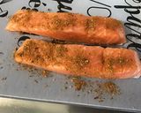 Une image de l'étape 1 de Pavés de saumon grillés aux épices et aneth.