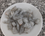 Foto del paso 2 de la receta: 🍄 setas con langostinos guindilla y huevos